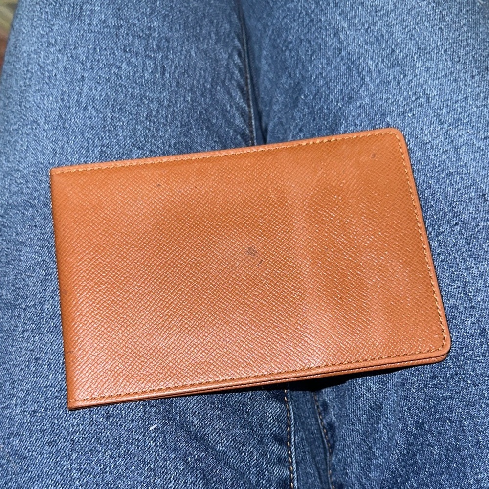 Louis Vuitton brown Taiga leather bifold - Picture 2 of 7